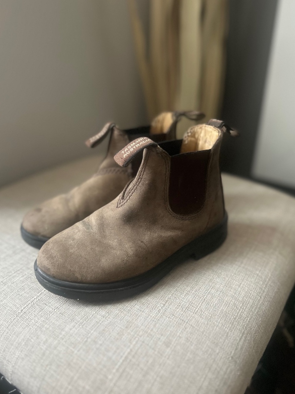 Blundstone Chelsea boots Youth size 10 EUC